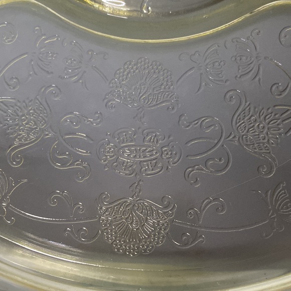 HAZEL ATLAS FLORENTINE #2 POPPY YELLOW 12" PLATTER with GRAVY BOAT INDENT—1930’s - Picture 7 of 10